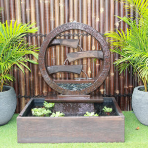 Wagon Wheel Fountain – Medium