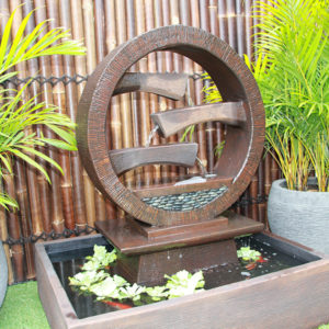 Wagon Wheel Fountain – Medium